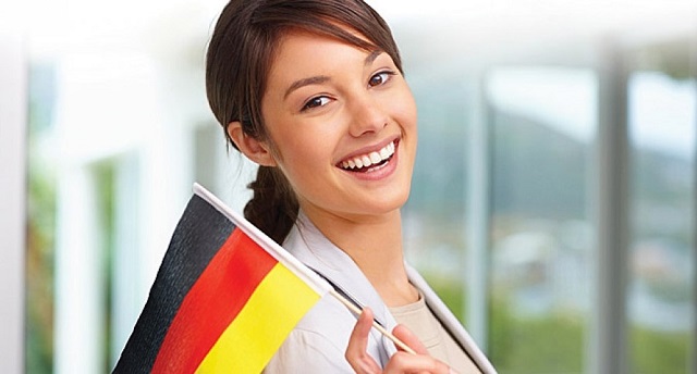 Hàng năm vào tháng 8 và tháng 9 sẽ bắt đầu tuyển sinh và nhận hồ sơ của học sinh muốn đi du học